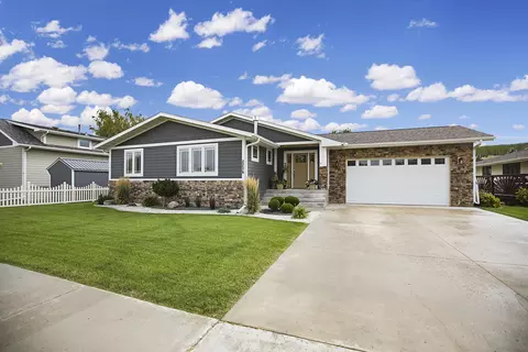 2206 1st Ave E, Williston, ND 58801 photo 1