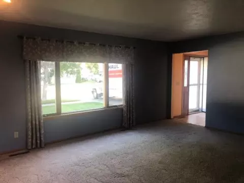 1701 23rd St W, Williston, ND 58801 photo 2