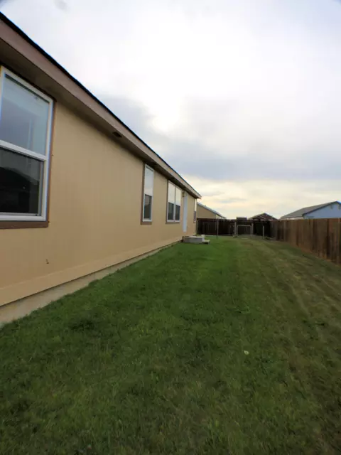 5619 Lukenbill Ave, Williston, ND 58801 photo 3