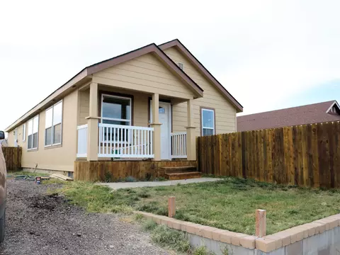 5619 Lukenbill Ave, Williston, ND 58801 photo 2
