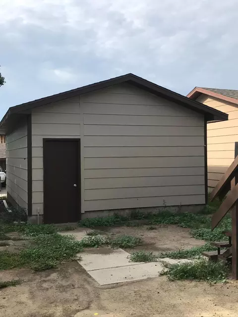 1809 31st St W, Williston, ND 58801 photo 3