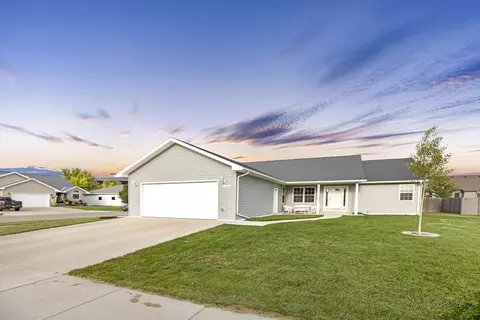 2216 16th Ave W, Williston, ND 58801 photo 1