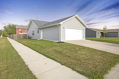 2216 16th Ave W, Williston, ND 58801 photo 3