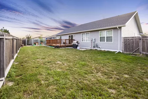 2216 16th Ave W, Williston, ND 58801 photo 4