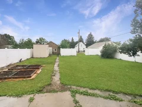 814 6th Ave W, Williston, ND 58801 photo 5