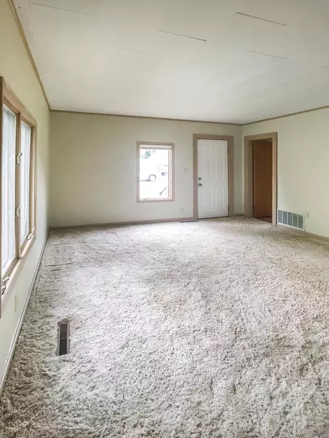 814 6th Ave W, Williston, ND 58801 photo 8
