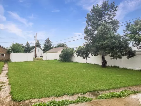 814 6th Ave W, Williston, ND 58801 photo 6