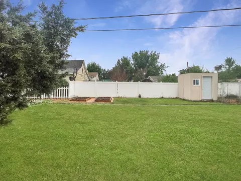 814 6th Ave W, Williston, ND 58801 photo 4