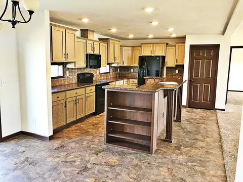 5475 Nicholas Ave, Williston, ND 58801 photo 8