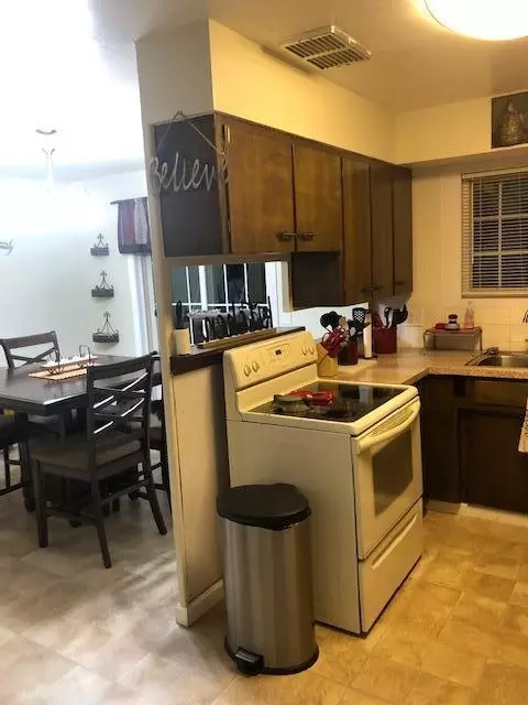 1317 E Hillcourt E, Williston, ND 58801 photo 6