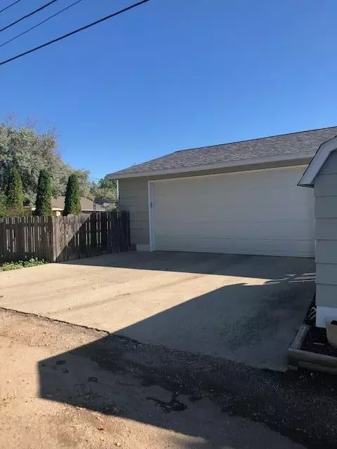 1317 E Hillcourt E, Williston, ND 58801 photo 68