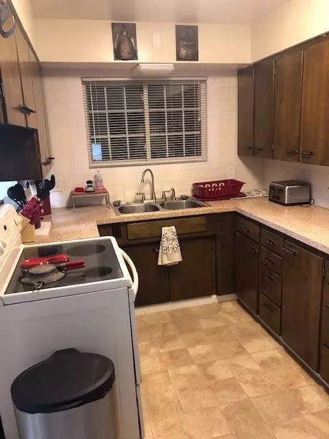 1317 E Hillcourt E, Williston, ND 58801 photo 5