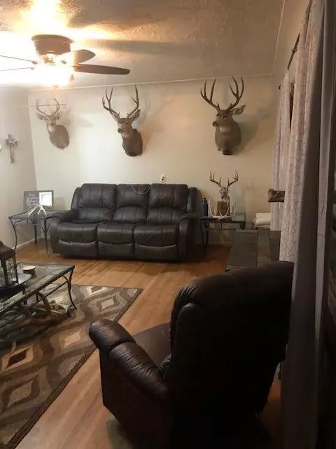 1317 E Hillcourt E, Williston, ND 58801 photo 2