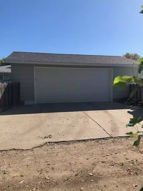 1317 E Hillcourt E, Williston, ND 58801 photo 65