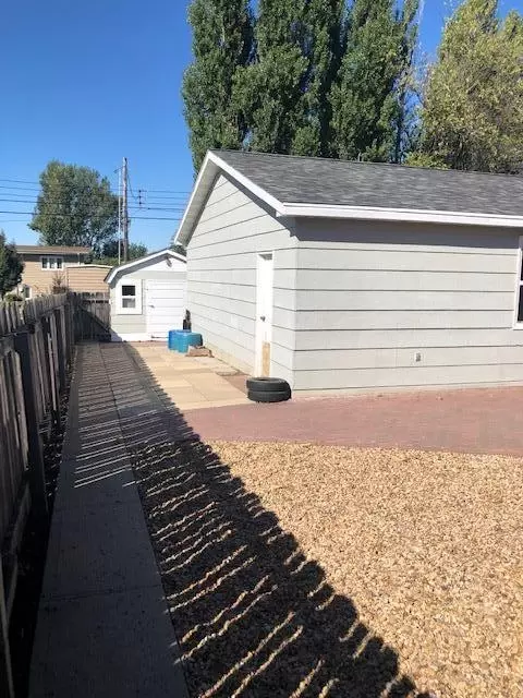 1317 E Hillcourt E, Williston, ND 58801 photo 48