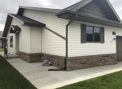 1810 16th Ave W, Williston, ND 58801 photo 2
