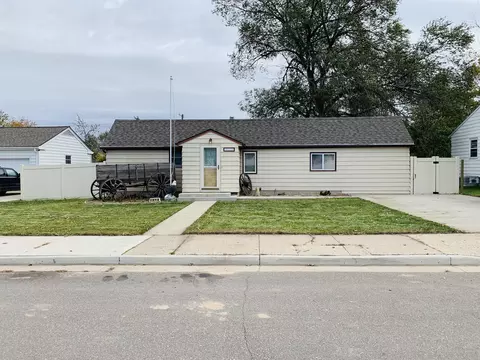 1514 5th Ave W, Williston, ND 58801 photo 1