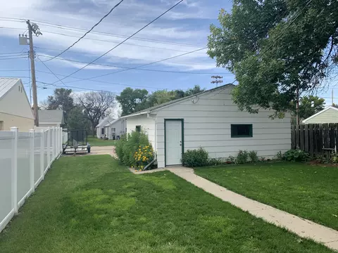 415 1st Ave W, Williston, ND 58801 photo 4