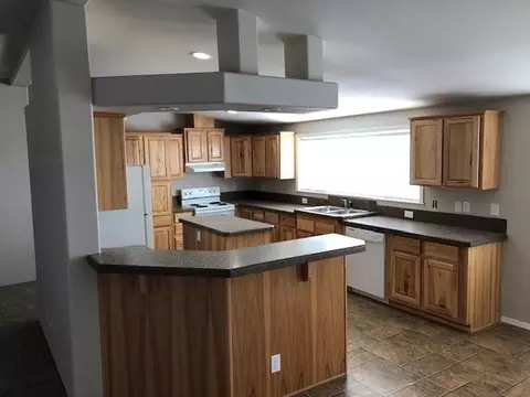 5606 Lukenbill Ave, Williston, ND 58801 photo 7