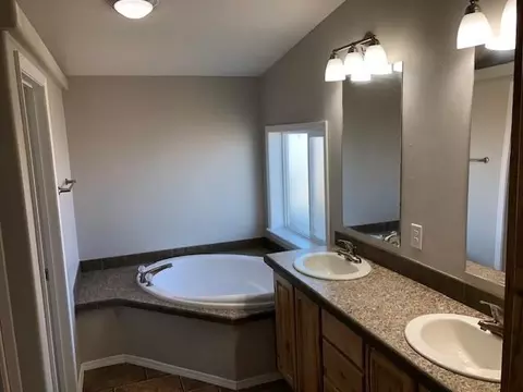 5606 Lukenbill Ave, Williston, ND 58801 photo 11