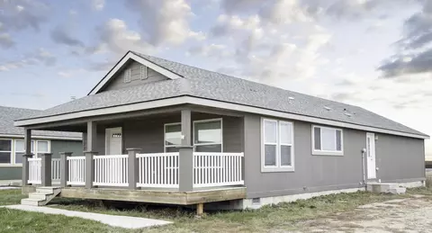 5606 Lukenbill Ave, Williston, ND 58801 photo 1