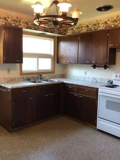 1713 8th Ave W, Williston, ND 58801 photo 8