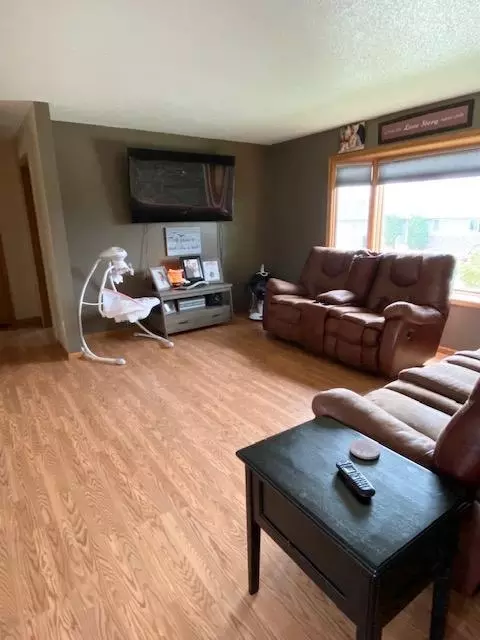 2316 17th Cir W, Williston, ND 58801 photo 9