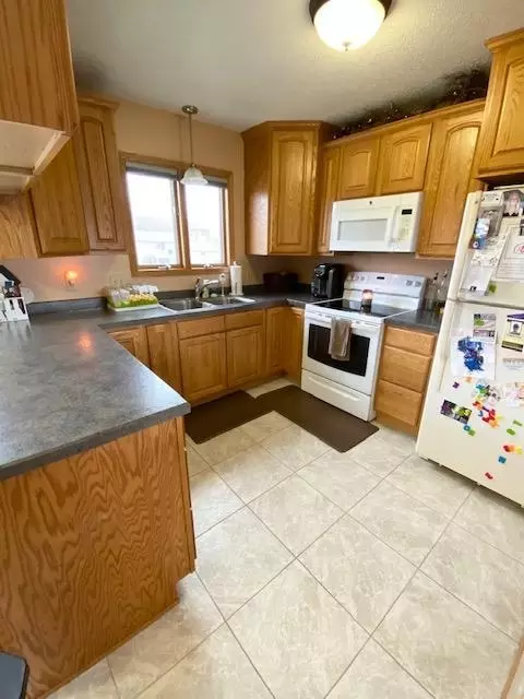 2316 17th Cir W, Williston, ND 58801 photo 7
