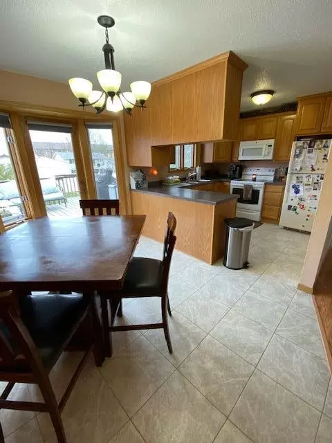 2316 17th Cir W, Williston, ND 58801 photo 6