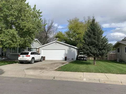 2116 6th Ave E, Williston, ND 58801 photo 2