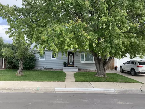 2116 6th Ave E, Williston, ND 58801 photo 1