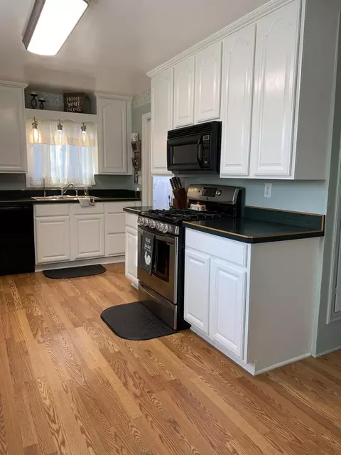 2116 6th Ave E, Williston, ND 58801 photo 3