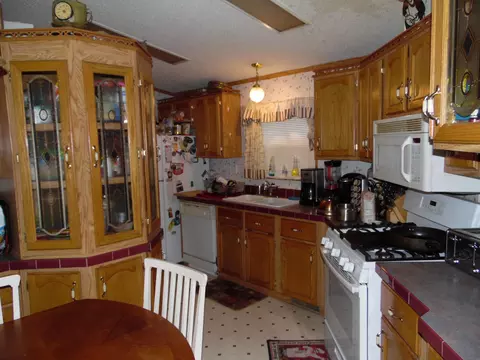 705 27th St W, Williston, ND 58801 photo 6