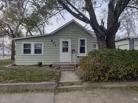 801 6th Ave W, Williston, ND 58801 photo 1