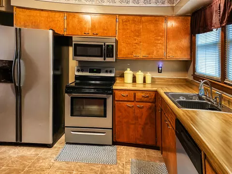 1710 Hillside Ct, Williston, ND 58801 photo 9