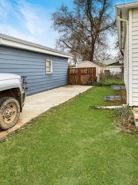 1710 Hillside Ct, Williston, ND 58801 photo 4