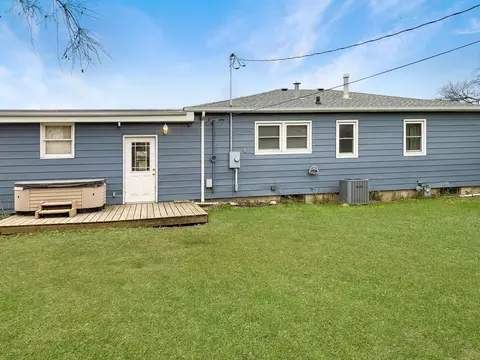 1710 Hillside Ct, Williston, ND 58801 photo 2