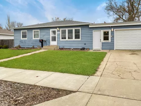 1710 Hillside Ct, Williston, ND 58801 photo 1