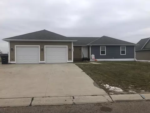 404 9th Ave SE, Stanley, ND 58784 photo 1