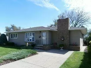 1514 9th Ave W, Williston, ND 58801 photo 1