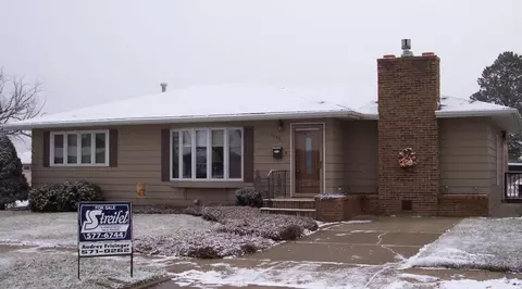 1514 9th Ave W, Williston, ND 58801 photo 2