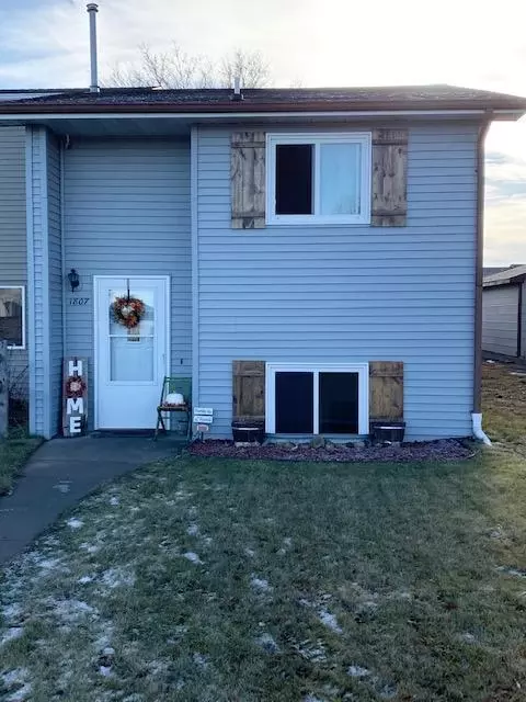 1807 31st St W, Williston, ND 58801 photo 1