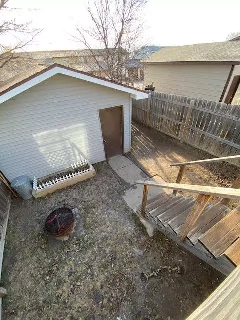 1807 31st St W, Williston, ND 58801 photo 2