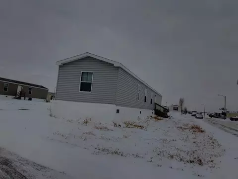 2202 36th Ter, Williston, ND 58801 photo 11