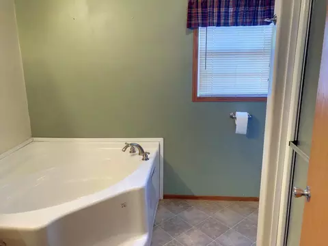 2202 36th Ter, Williston, ND 58801 photo 6