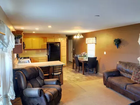 2202 36th Ter, Williston, ND 58801 photo 3