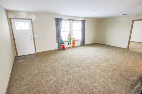 14984 Cochise St, Williston, ND 58801 photo 4
