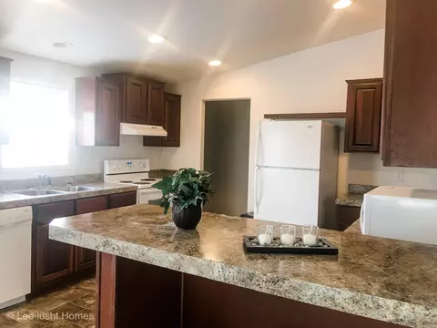 5621 Stoneview Ave, Williston, ND 58801 photo 4