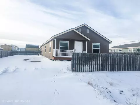 5621 Stoneview Ave, Williston, ND 58801 photo 2