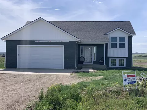 5465 Clear Water Ln, Williston, ND 58801 photo 1